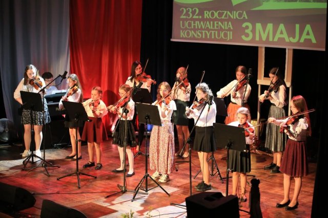 b_1024_768_0_00_images_2022_2023_3maja_gminne_344568503_214361897997779_2639526078356191799_n